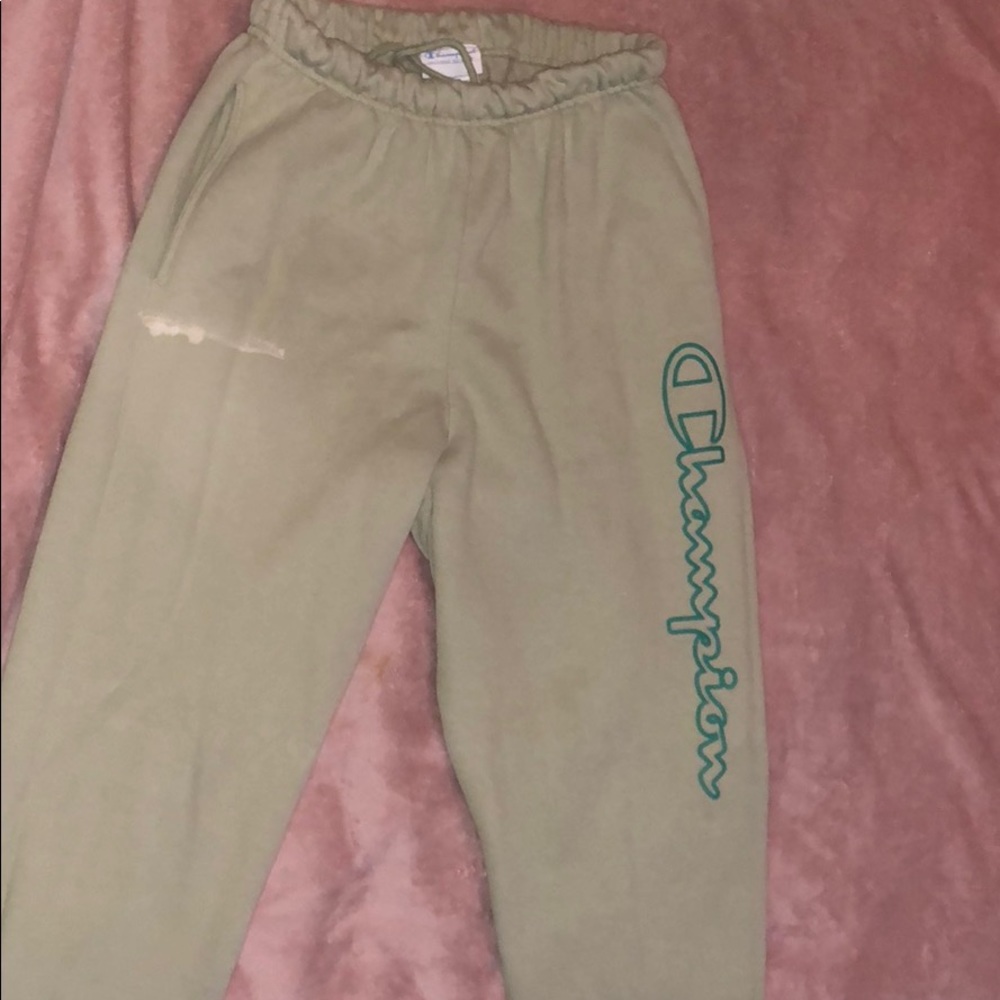 Champion green💚sweatpants great for winter ❄️